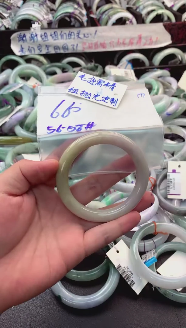 定制翡翠未镶嵌毛货需精细抛光+多人