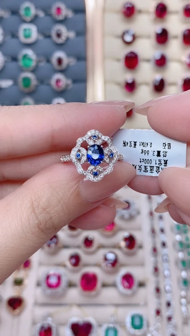蓝宝石戒指蓝宝石18K金镶嵌1ct