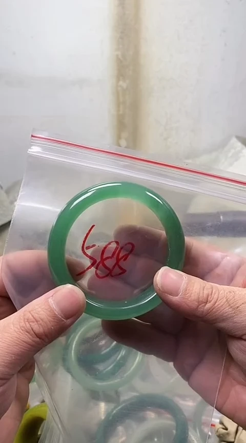 【闪购商品】石英质玉手镯未镶嵌58