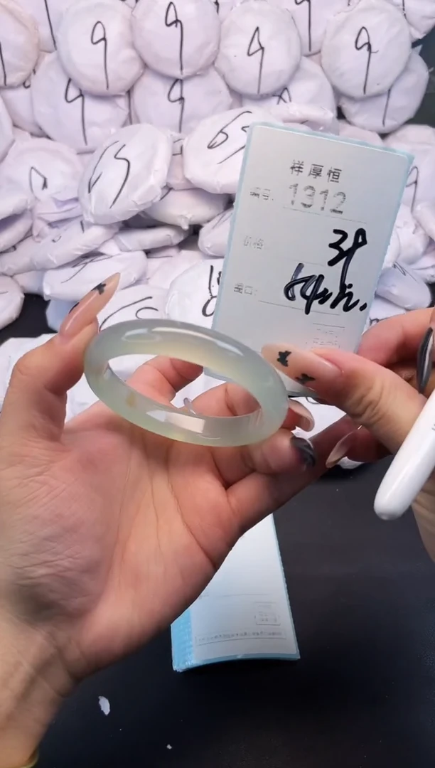 玛瑙/玉髓手镯未镶嵌1312