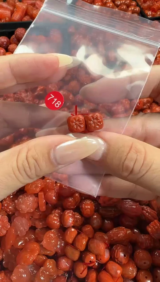 颈饰未镶嵌南红玛瑙1