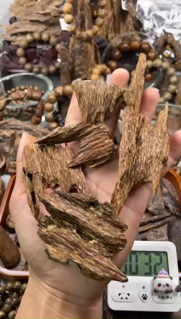 沉香沉香碎屑用****2沉香  越南芽庄