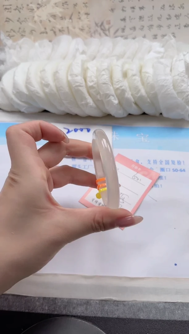 未镶嵌手镯石英质玉60-54.5