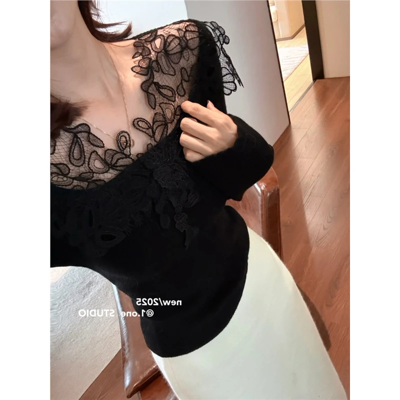 蕾丝刺绣拼接针织衫上衣女秋冬温柔风日常百搭修身长袖一字领毛衣