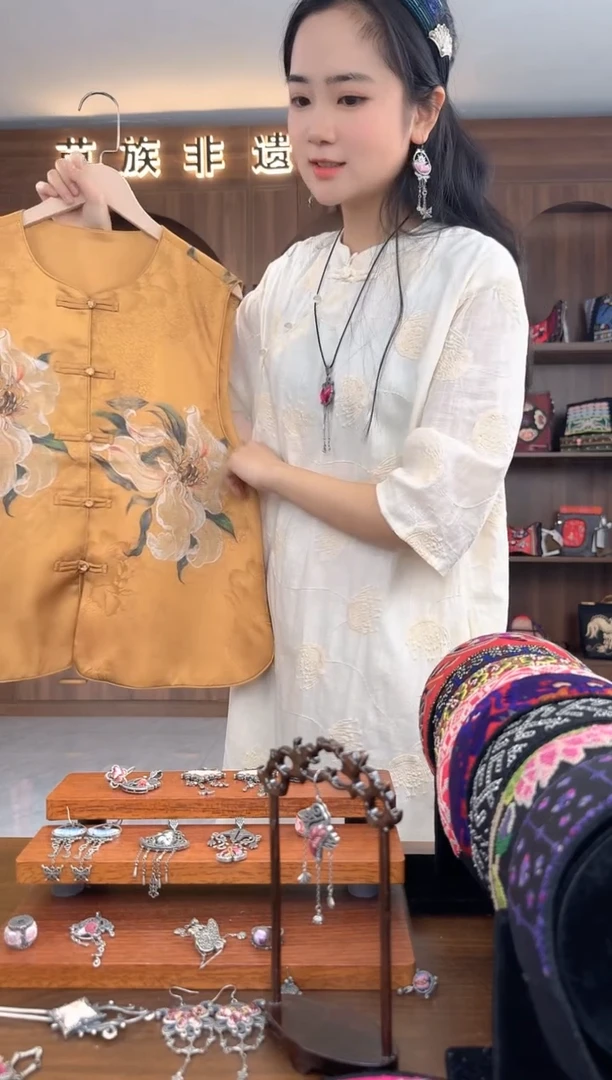 【闪购商品】织绣扶光苗绣传承L9