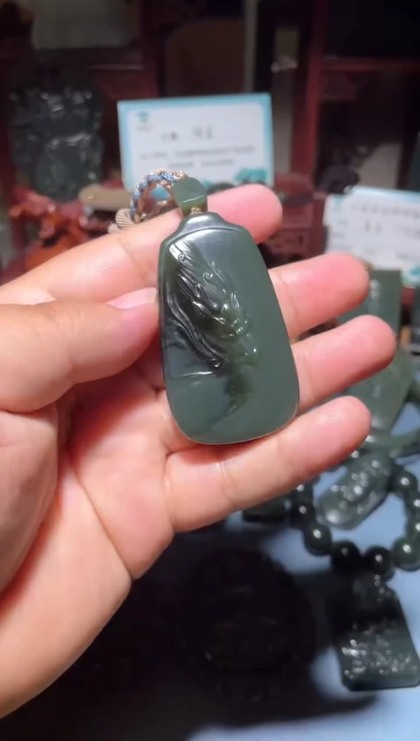 颈饰未镶嵌和田玉（青玉）1