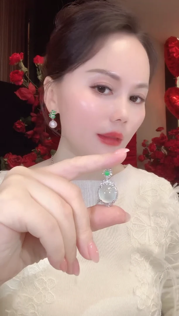 吊坠(不含链)18K金镶嵌翡翠C103