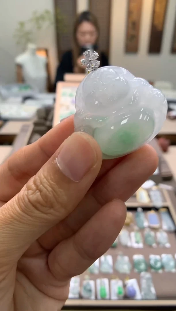 颈饰18K金镶嵌翡翠佛公