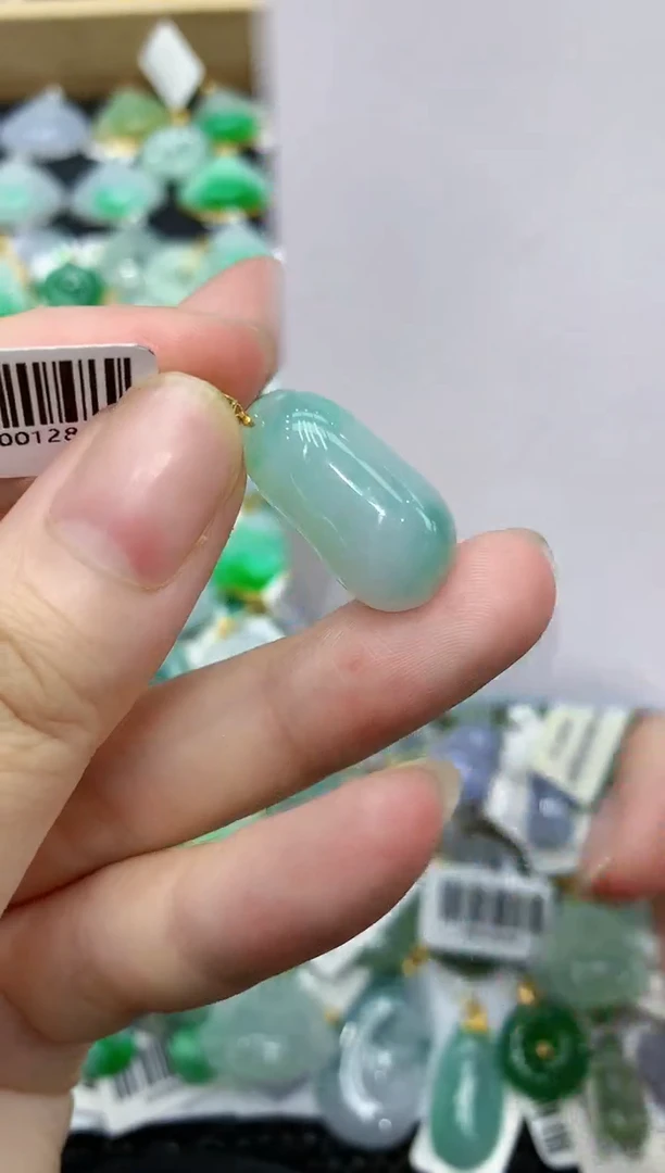 翡翠18K金镶嵌颈饰111111111