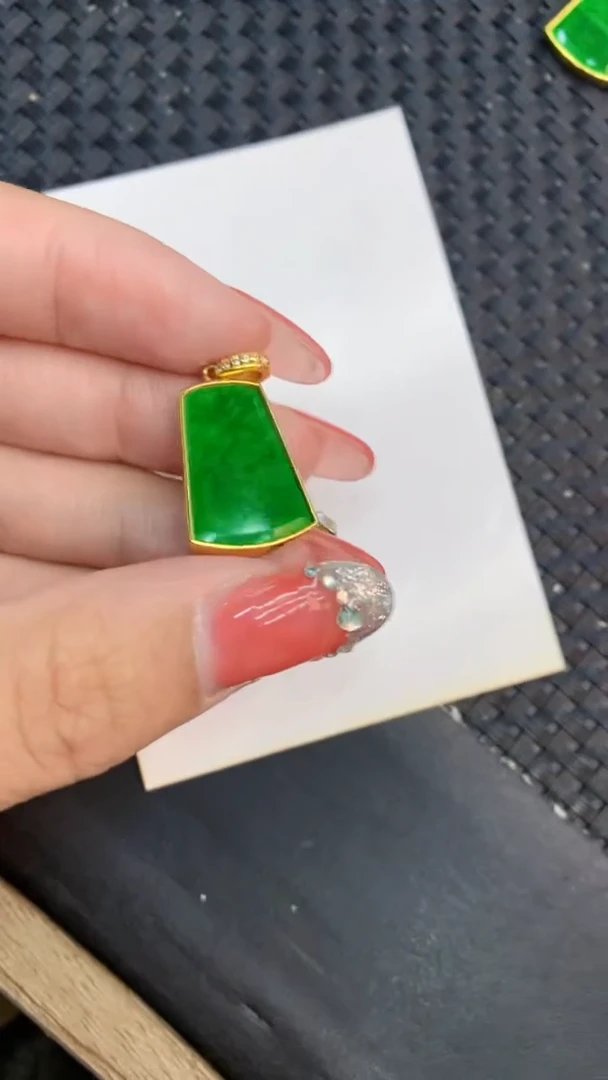 颈饰未镶嵌翡翠           1