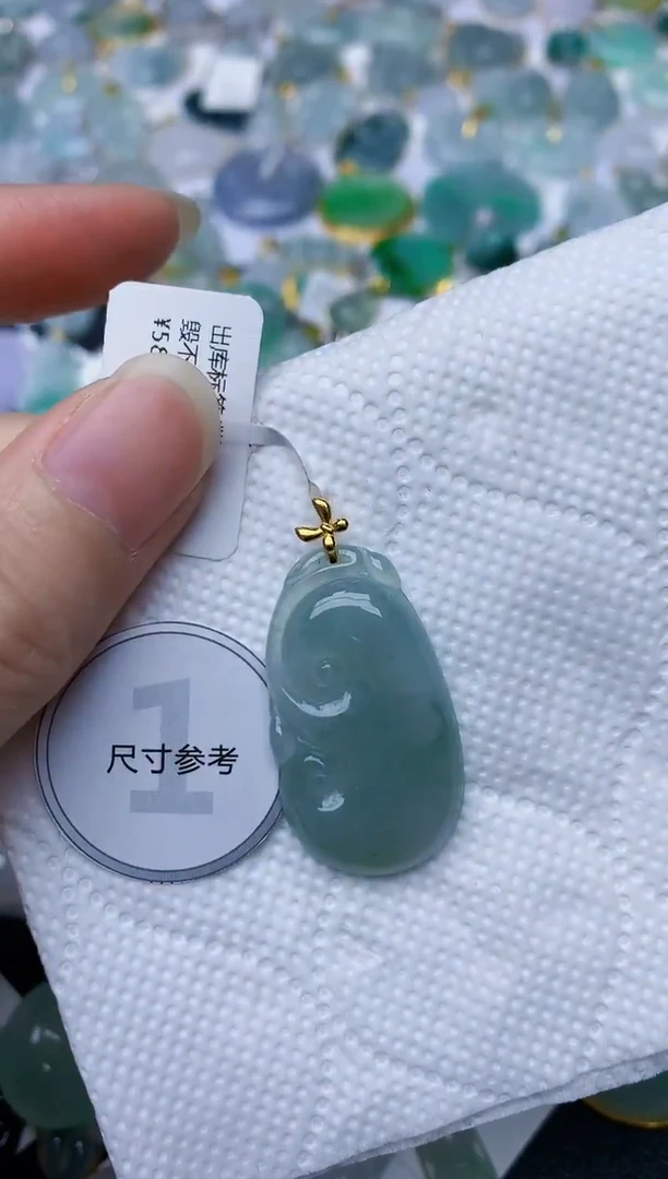 颈饰18K金镶嵌翡翠天然A货翡翠