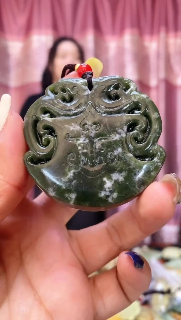 未镶嵌岫玉吊坠