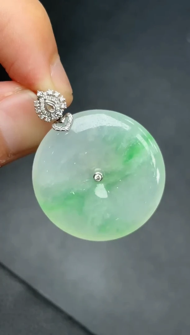 18K金镶嵌挂件翡翠平安扣