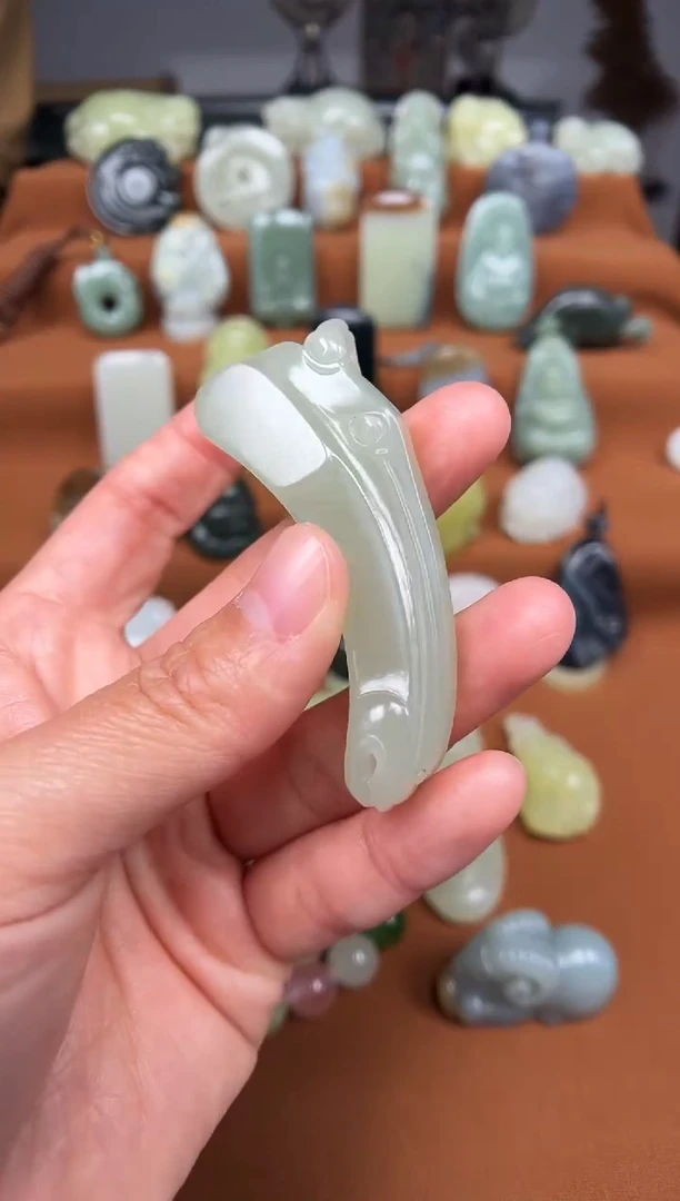 和田玉未镶嵌颈饰马首