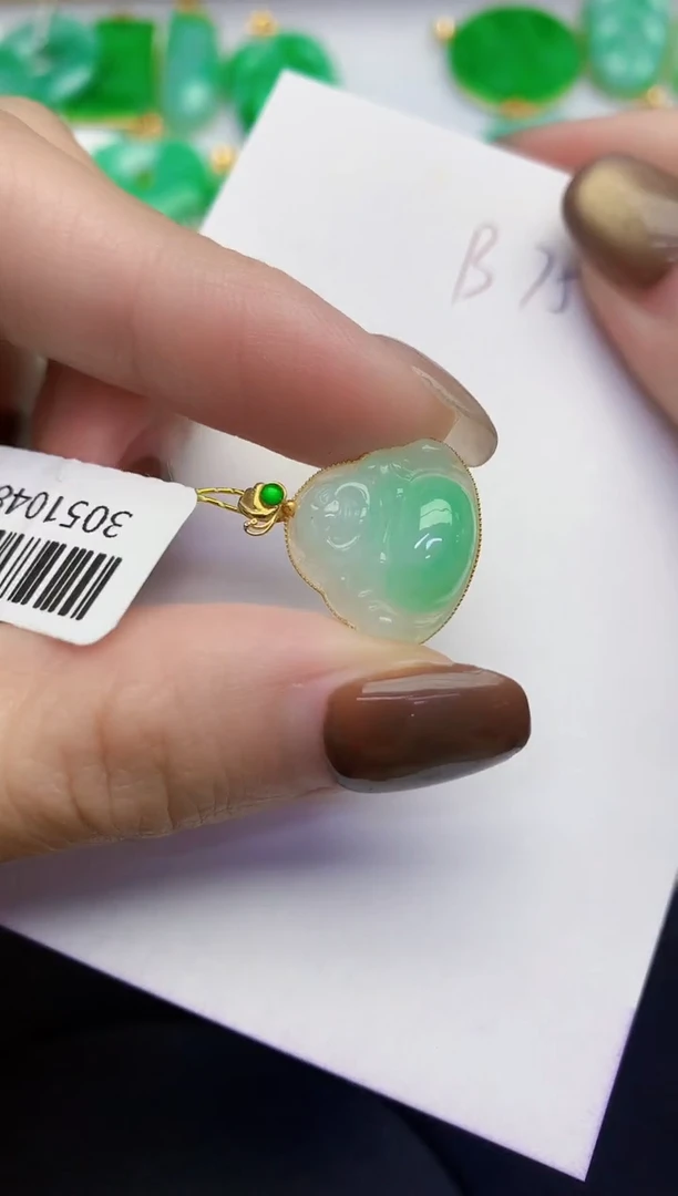 颈饰18K金镶嵌翡翠缅甸天然翡翠A货