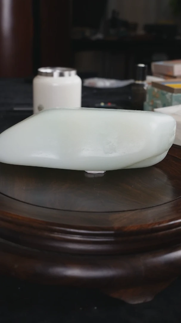 颈饰未镶嵌和田玉追***人和田玉原石