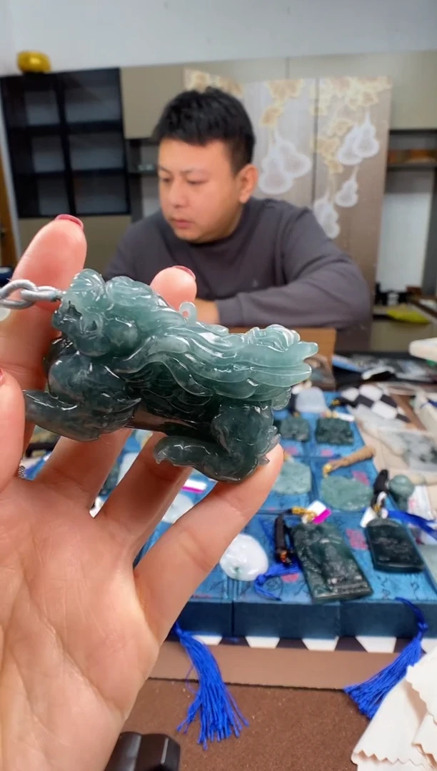 颈饰未镶嵌翡翠  多样性发其一