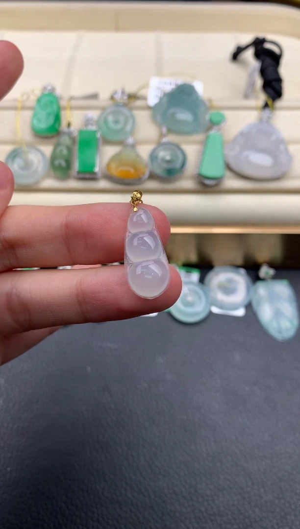 翡翠18K金镶嵌颈饰A719