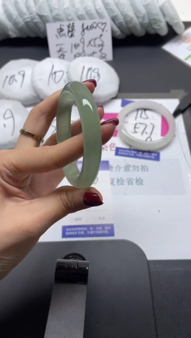 未镶嵌手镯石英质玉116-54