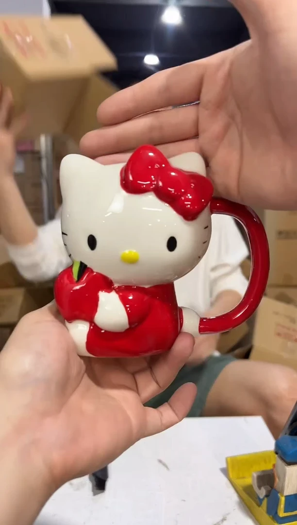 瓷片红色kt抱苹果全身杯