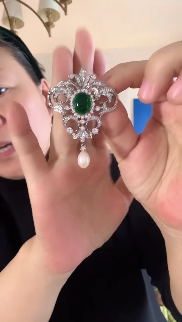 无合金维多利亚胸针