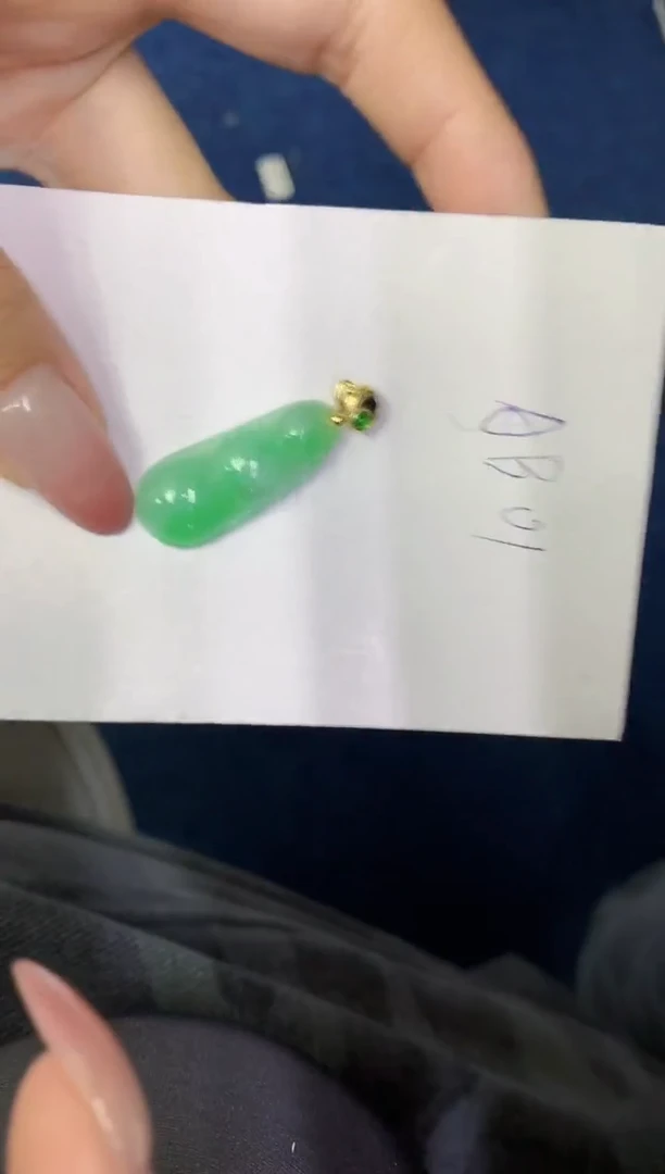 翡翠未镶嵌颈饰缅甸天然翡翠A货