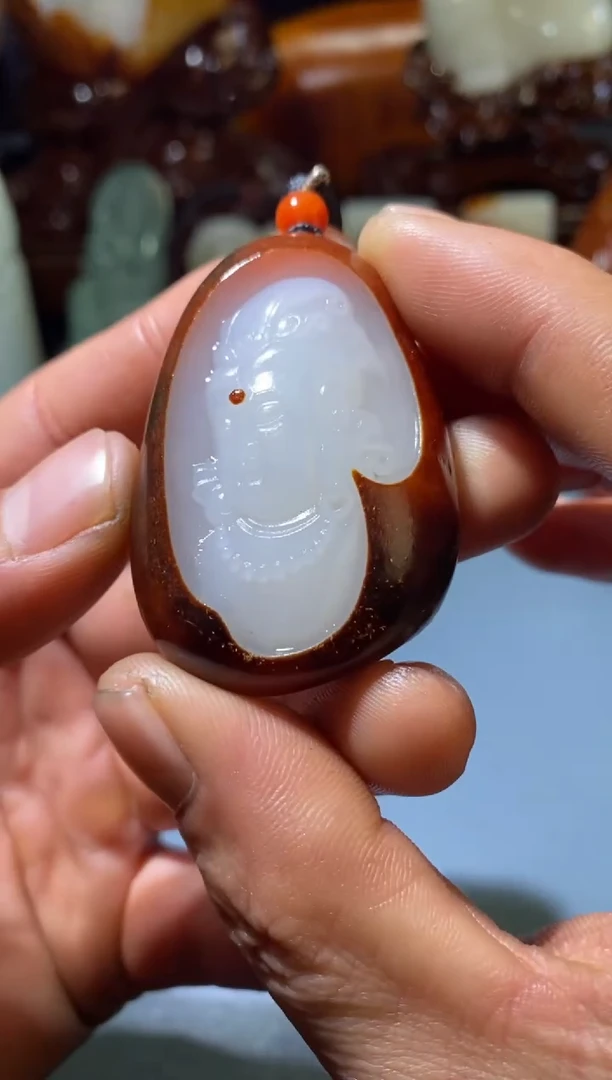 未镶嵌和田玉挂件张****.和田玉