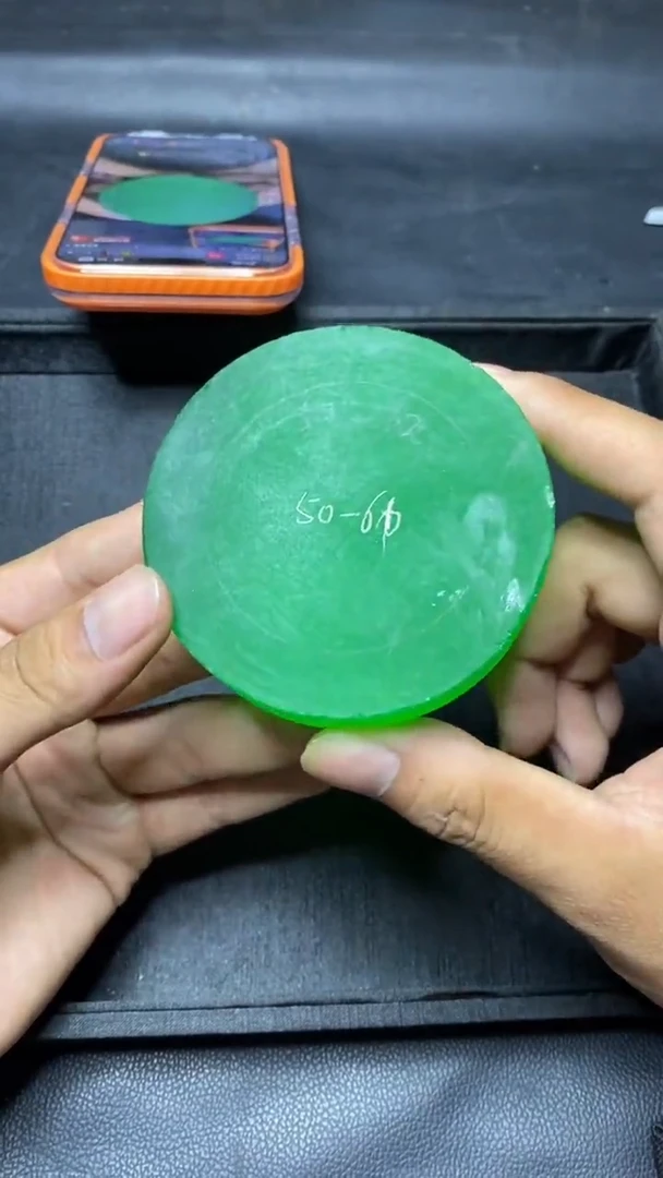 玉冰绿满色大饼毛料