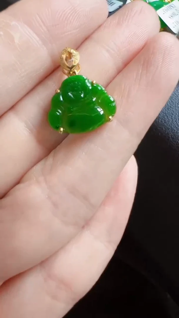 颈饰18K金镶嵌翡翠佛