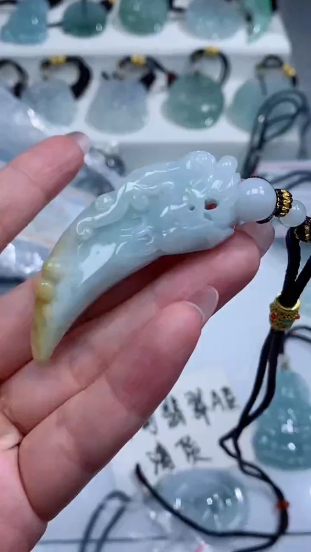 颈饰未镶嵌翡翠吊坠
