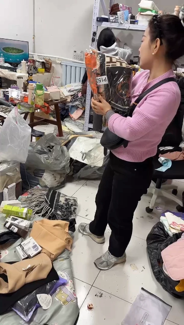 PVC点点小红心 关注主播