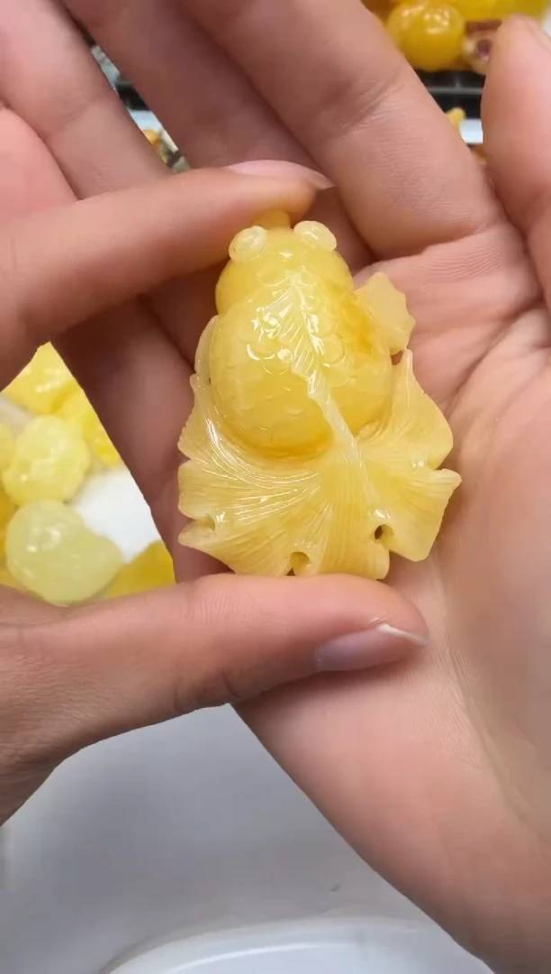 裸石琥珀未镶嵌如图