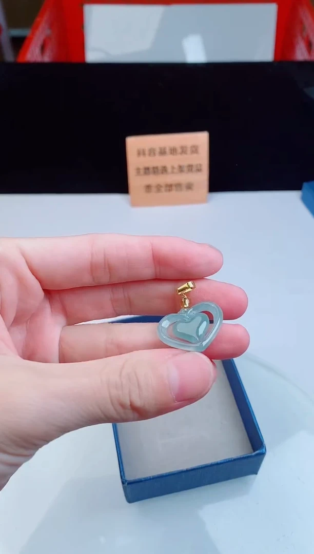 颈饰未镶嵌翡翠   ·