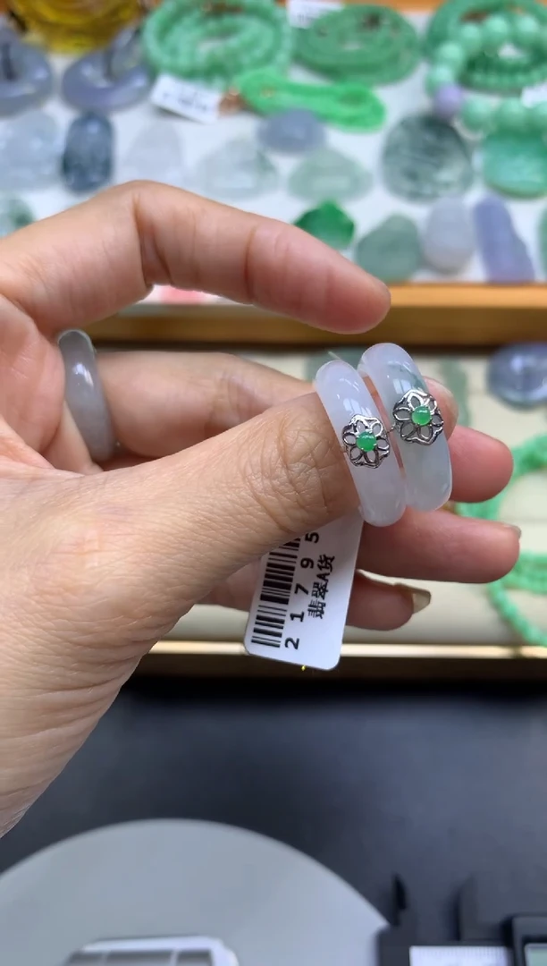 翡翠戒指18K金镶嵌翡翠15-16圈口多样性发