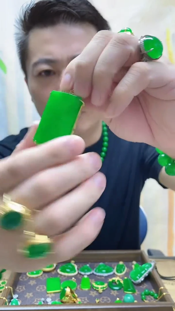 吊坠(赠链)14K金镶嵌翡翠翡翠吊坠