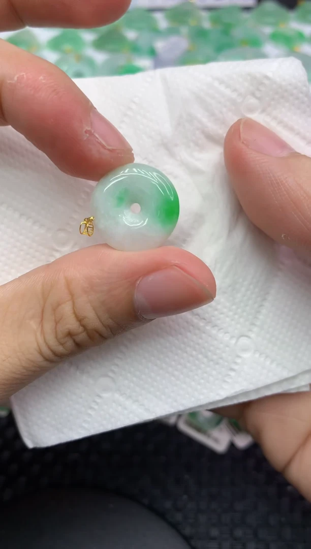 翡翠18K金镶嵌颈饰111111111
