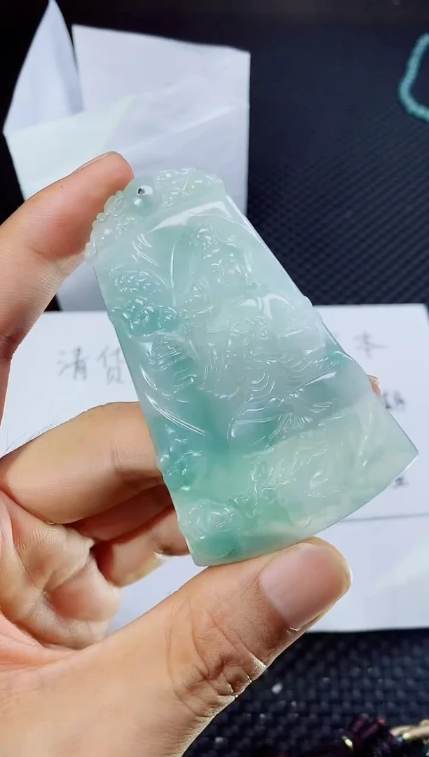 翡翠未镶嵌颈饰