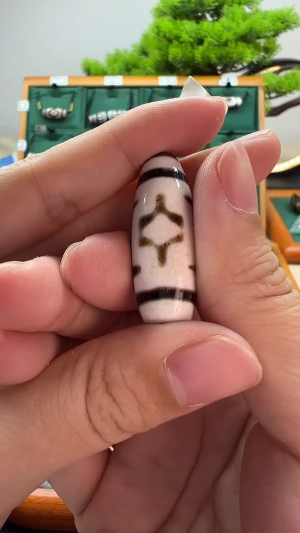 玛瑙/玉髓（覆膜）吊坠(不含链)未镶嵌7.（微瑕随机发货）