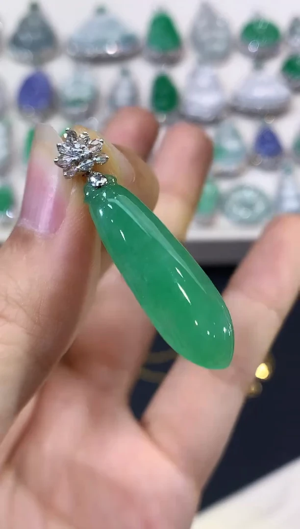 吊坠(不含链)18K金镶嵌翡翠许*B156