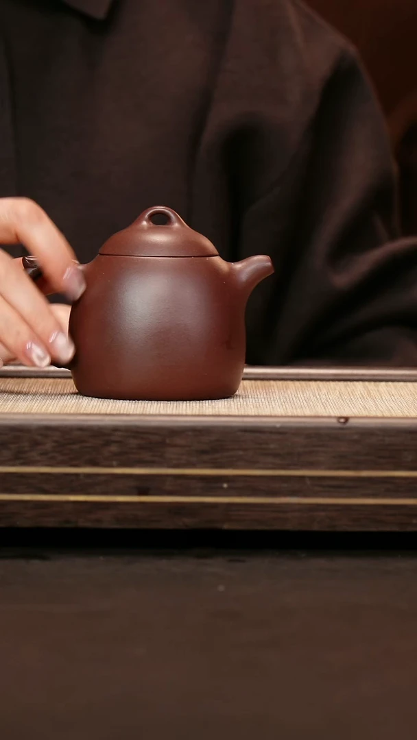 茶壶紫砂原矿三号井底槽清 秦权刻绘 周建芳220cc