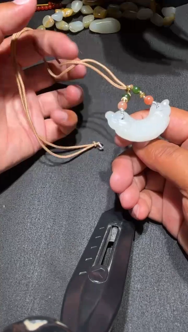 未镶嵌和田玉（糖玉）挂件和田玉