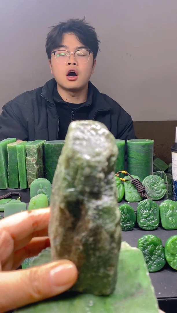未镶嵌和田玉（碧玉）珠宝半成品1