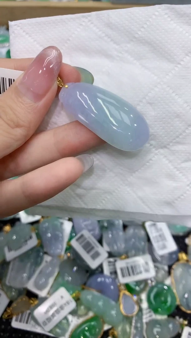 翡翠18K金镶嵌颈饰111111111111