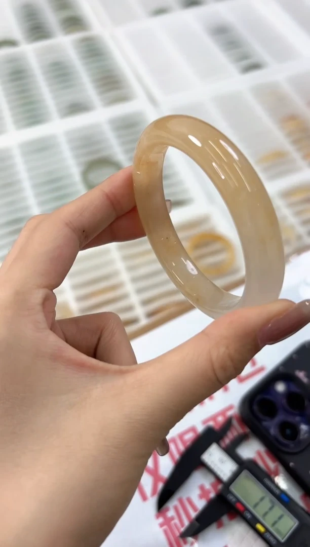 未镶嵌手镯石英质玉111-57HU