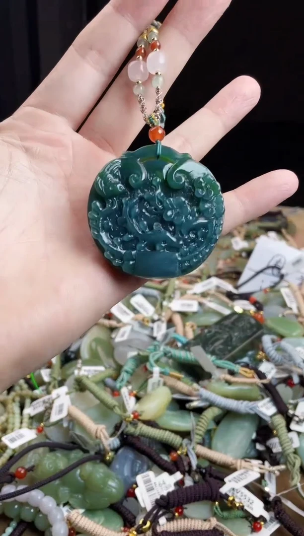 颈饰未镶嵌和田玉1