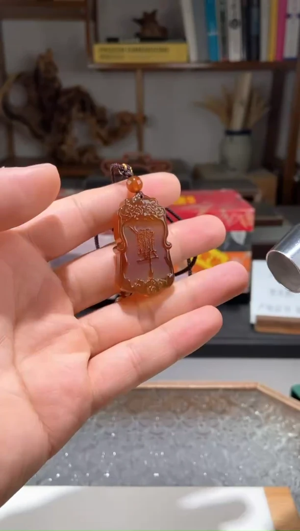 琥珀颈饰未镶嵌金棕红紫薇讳