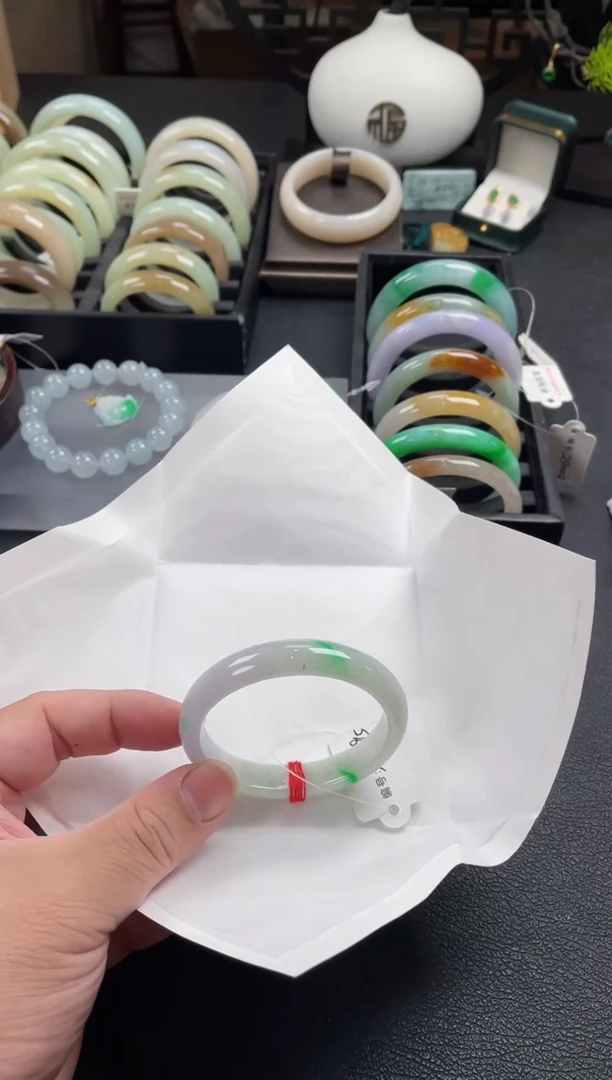 【闪购商品】翡翠手镯未镶嵌54贵妃