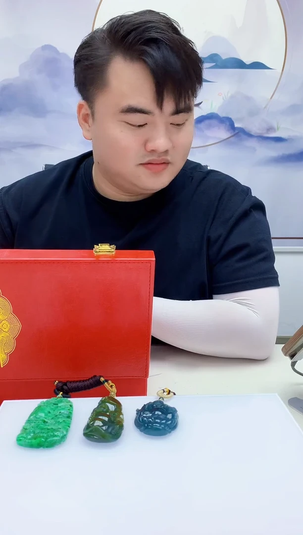 定制翡翠未镶嵌N****s5060MM-毛货挂件