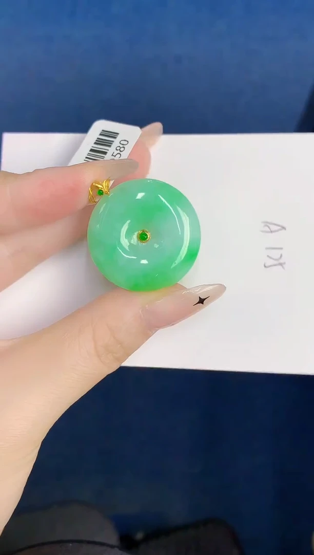 颈饰18K金镶嵌翡翠缅甸天然翡翠A货