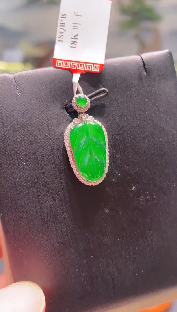 翡翠18K金镶嵌颈饰翡翠A50